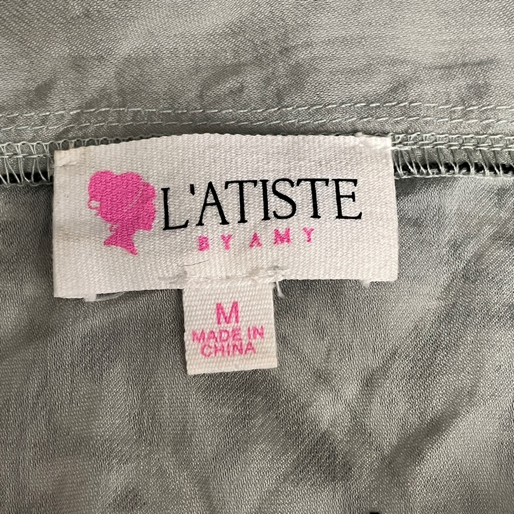 L'ATISTE by Amy Light Gray Green Ruffle Embroidered Top Medium - Picture 8 of 9